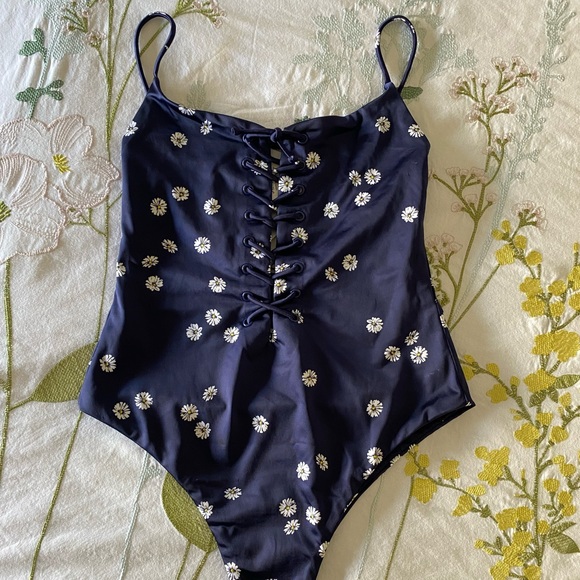 4th of July SALE! BOUND By Bond-Eye Australia Lace Up Me Daisy Print - Picture 4 of 7